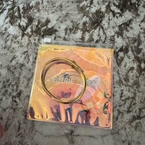 Gold Metallic Hair Accessory with Simple Design